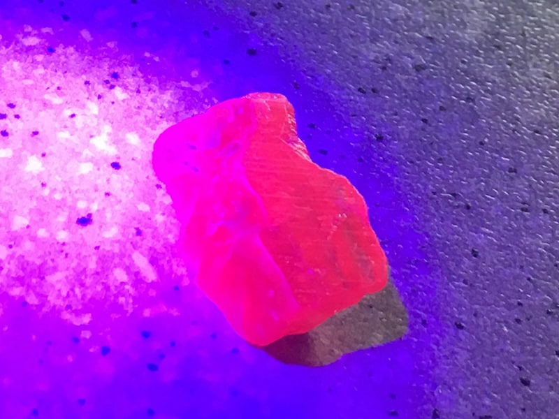 405nm UV flourescence in unheated ruby