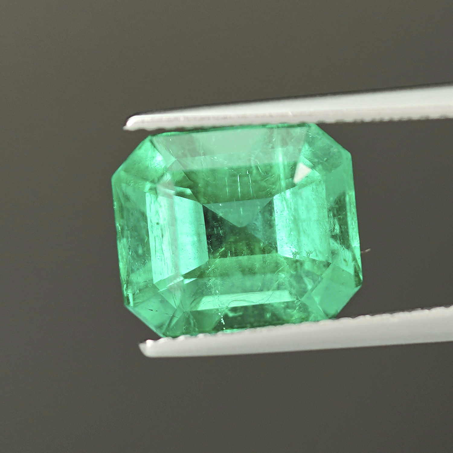 4.27CT AAA Green Emerald Cut Emerald