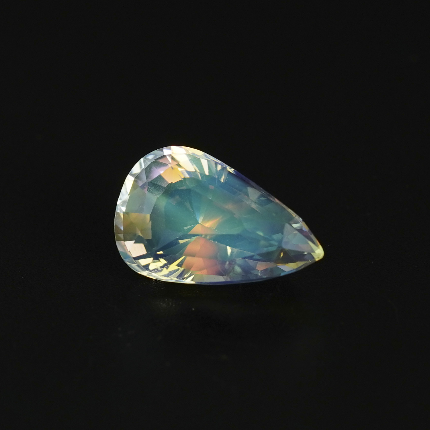 5.04CT Shimmering Pear Rainbow Moonstone