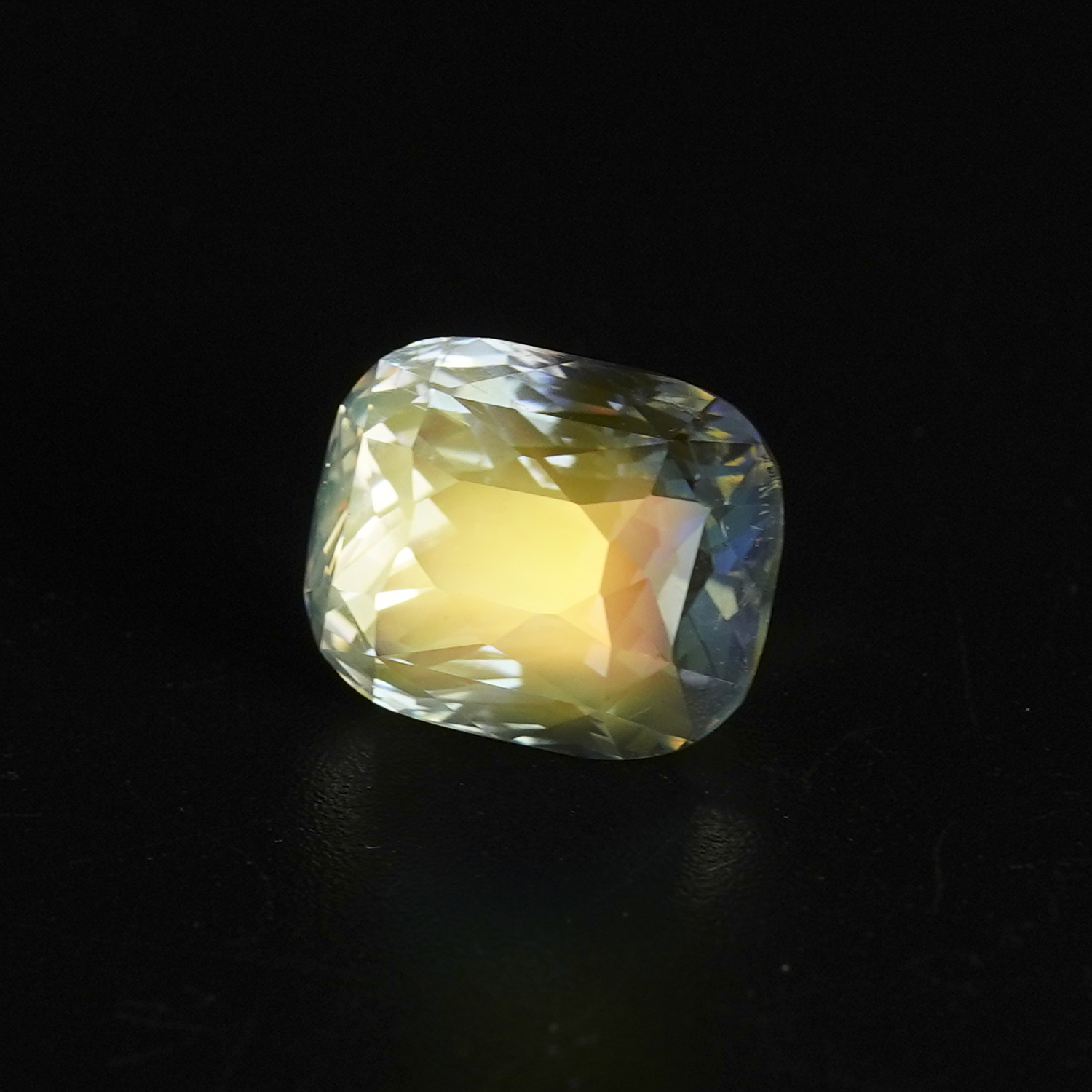 5.19CT Shimmering Pear Rainbow Moonstone