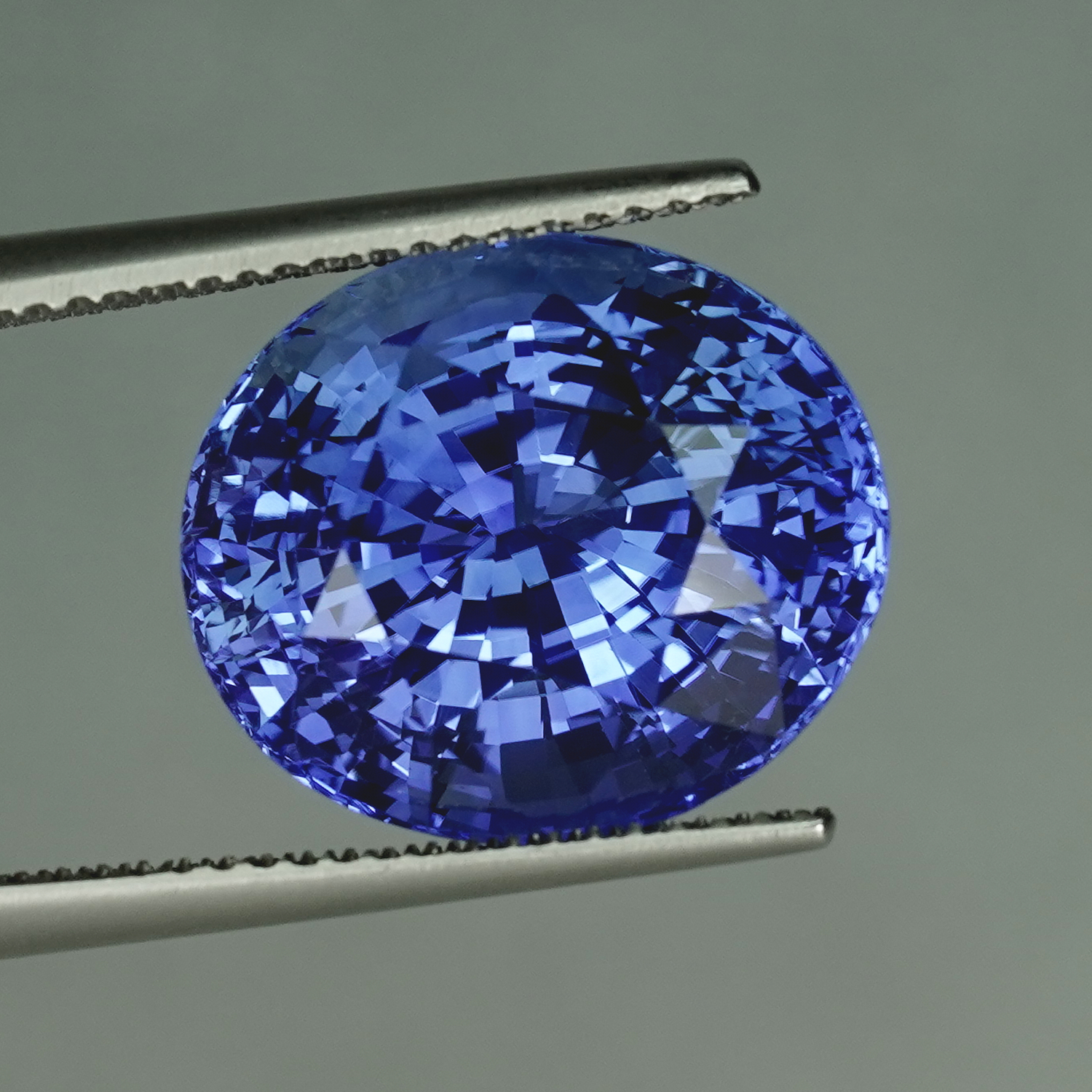 BREATHTAKING 14.11CT CORNFLOWER BLUE CEYLON SAPPHIRE
