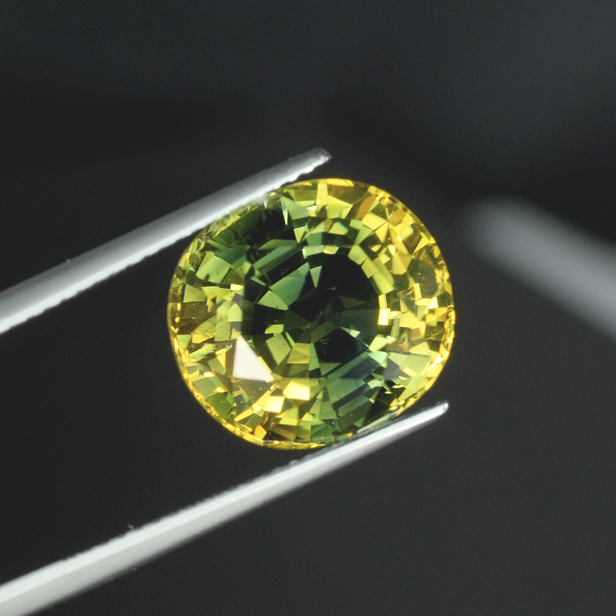 14.03CT GREEN & YELLOW OVAL PARTI-COLOR SAPPHIRE