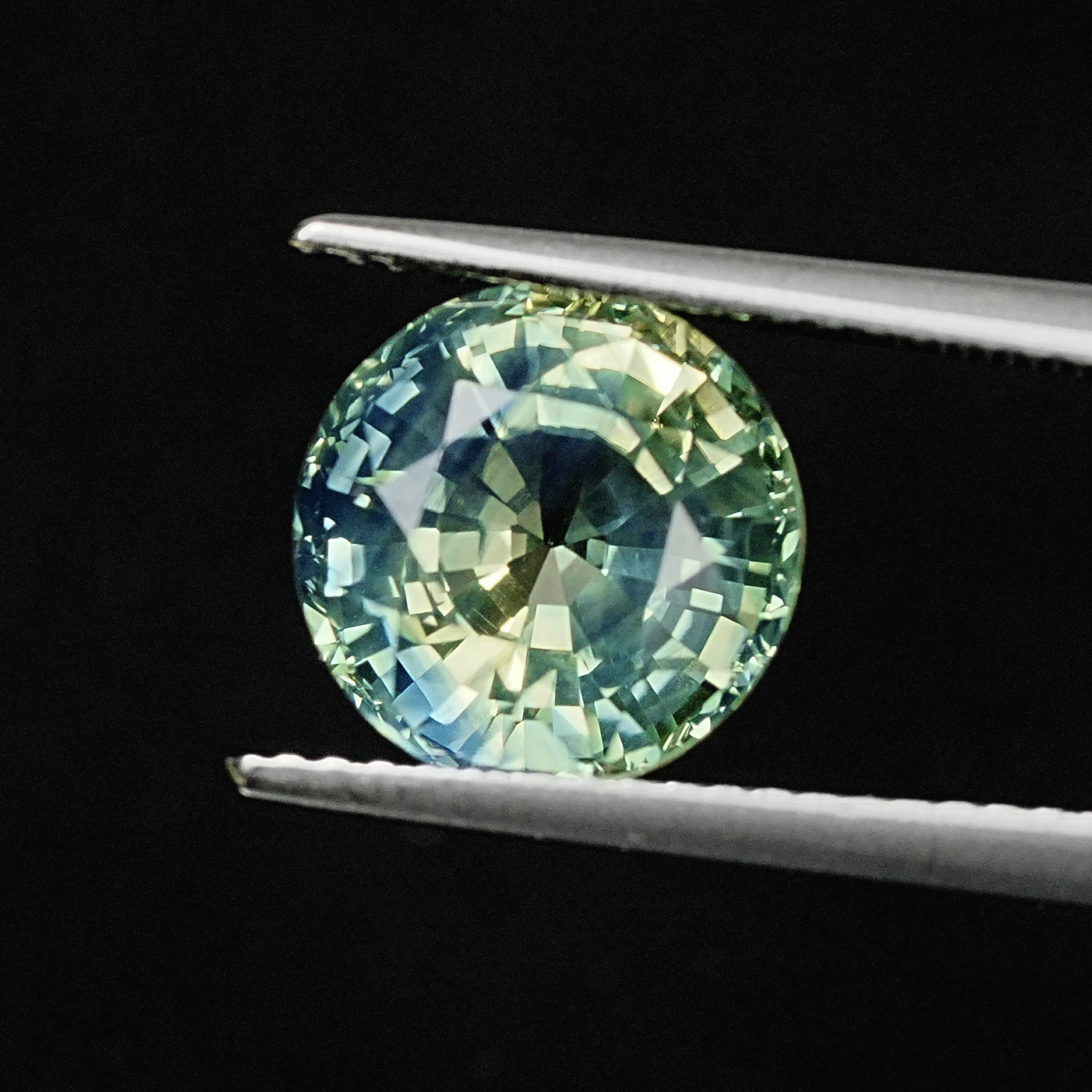 PREMIUM 4.57CT YELLOWISH GREEN ROUND CUT GREEN SAPPHIRE