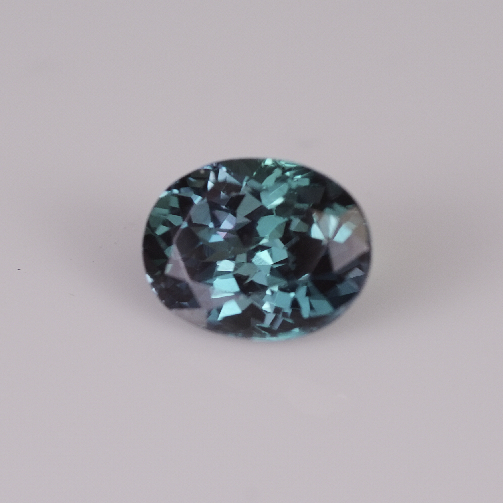 CERTIFIED 1.30CT AAA BLUE-GREEN TO PURPLE-RED OVAL RUSSIAN ALEXANDRITE