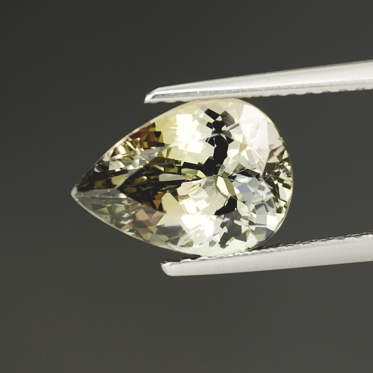 MAJESTIC 3.06CT CRISP CHROME GREEN PEAR TANZANITE
